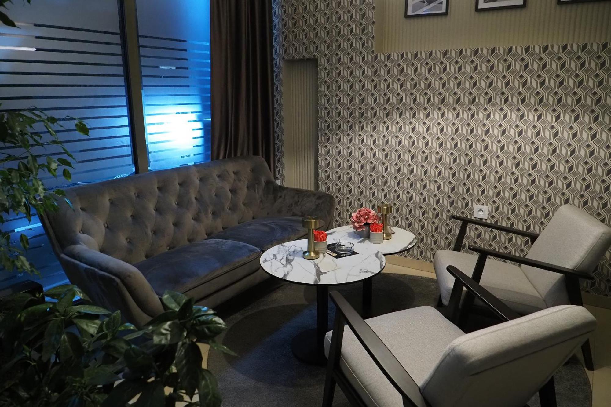 And In Club Apartment *