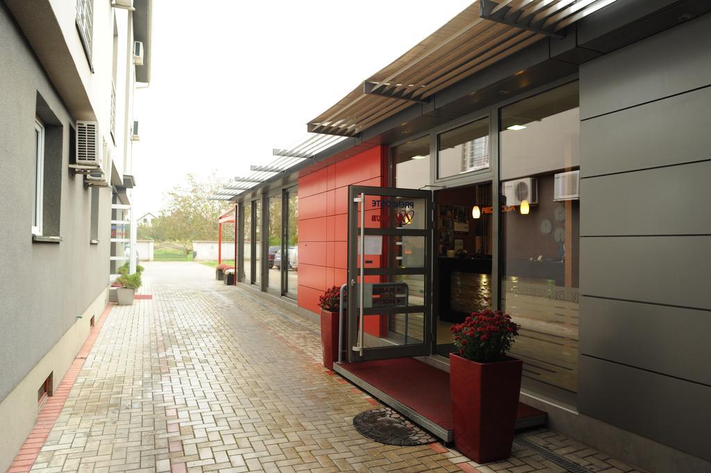 Apartment And In Club Indija