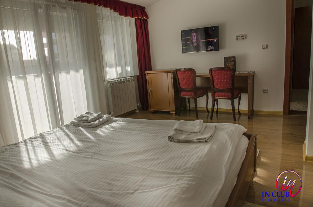 Apartment And In Club Indija