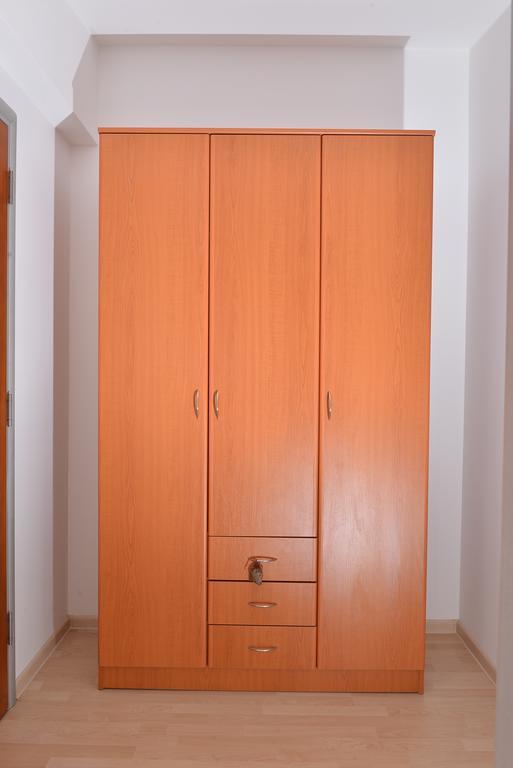 Apartment And In Club Indija