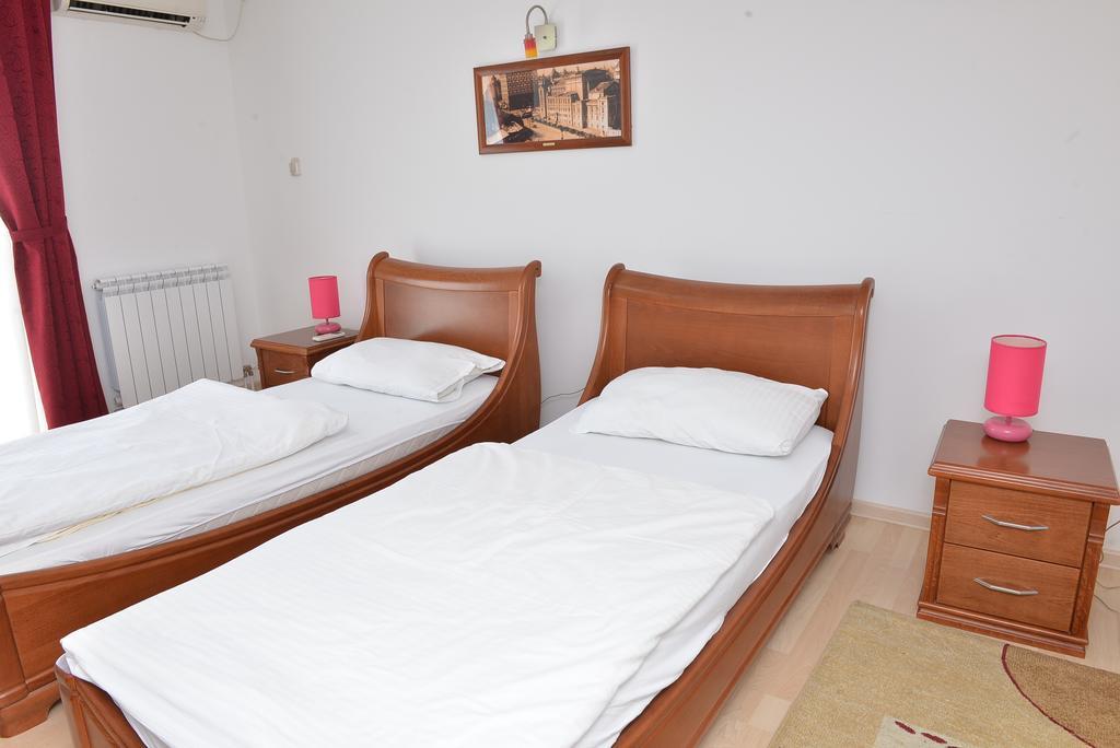 And In Club Apartment